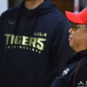 䴺